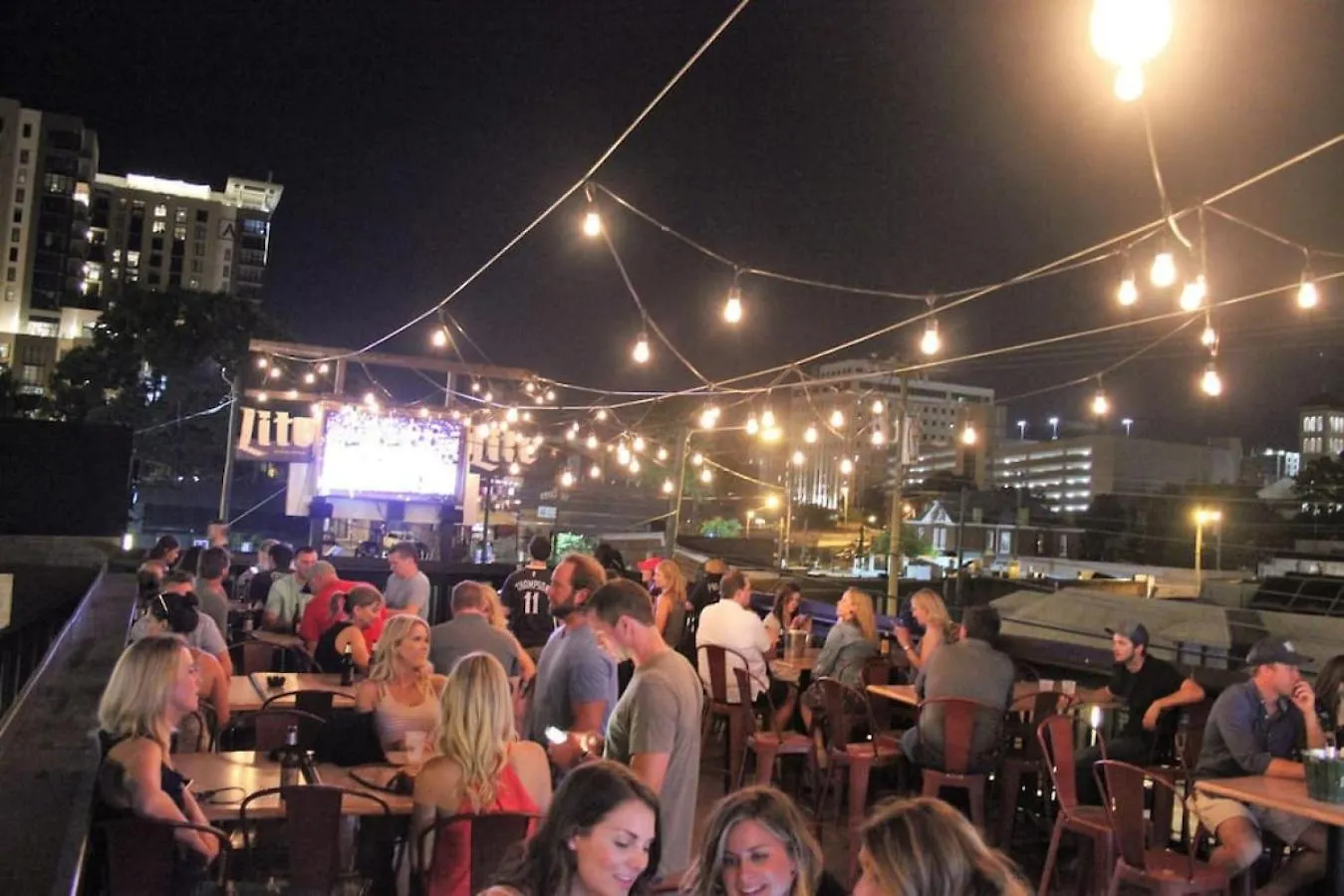 Premium 2 Bedroom, 4 Bed With Huge Wrap Around Patio Nashville